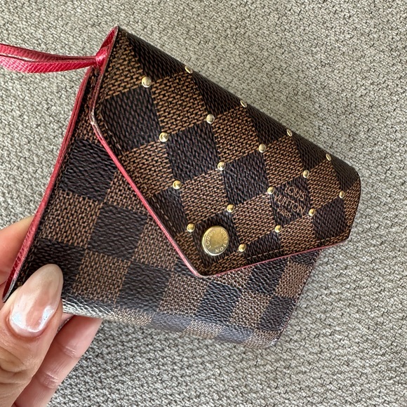 Louis Vuitton Wallet - Picture 8 of 10
